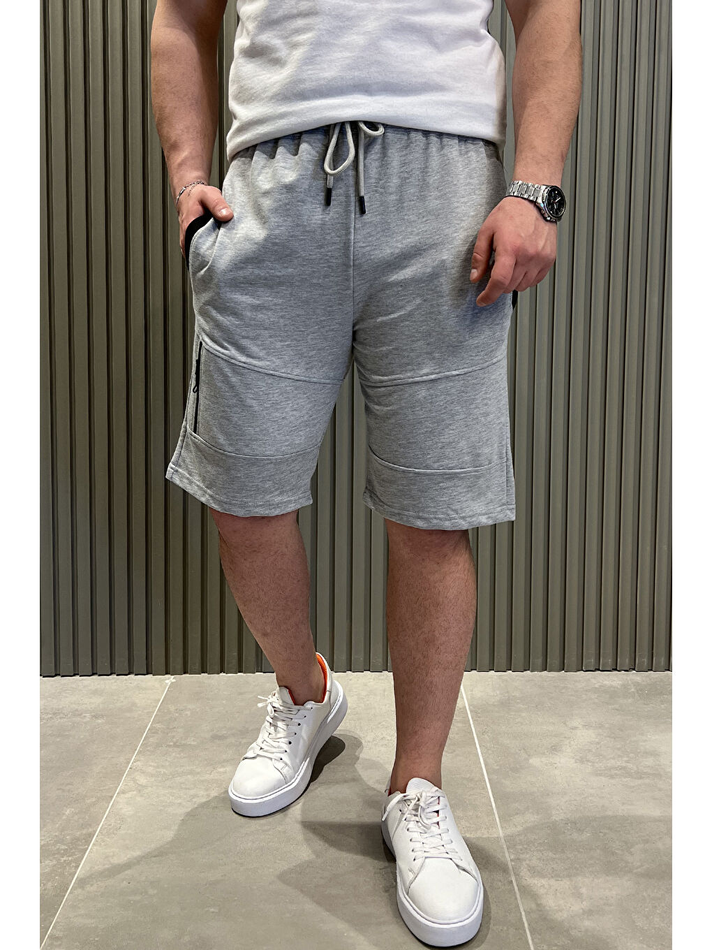 Gri Erkek Bel Bağcıklı Cepli Fermuar Detaylı Şort