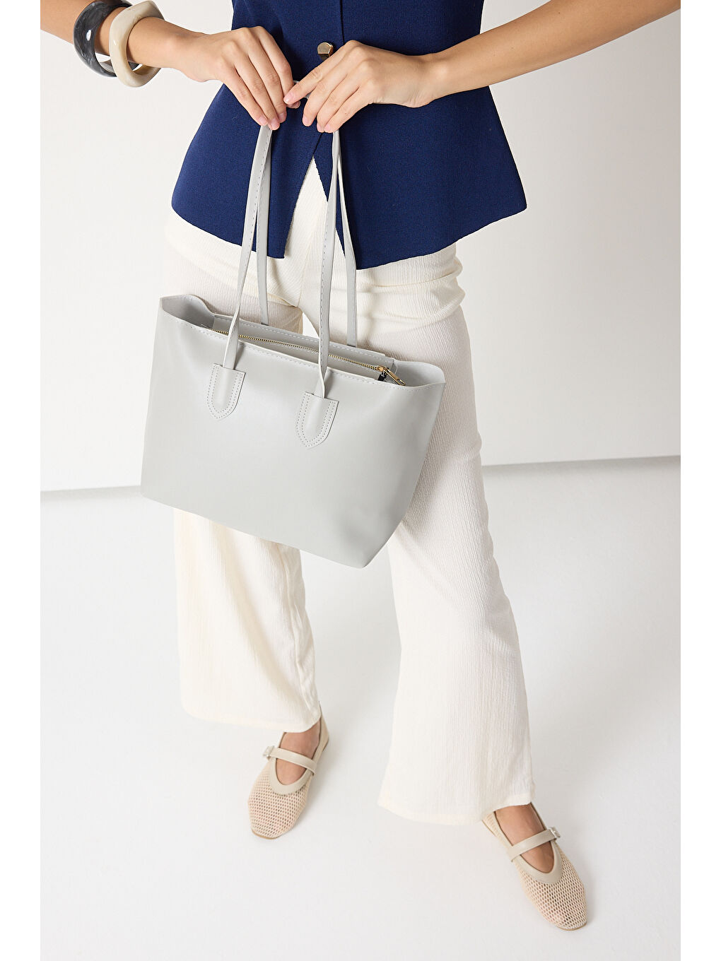 Kadın Açık Gri Çift Saplı Suni Deri Askılı El ve Omuz Çantası-2