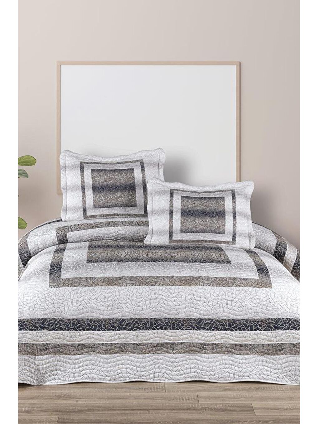 Karışık Aria Baskılı Kapitoneli Çift Kişilik Yatak Örtüsü