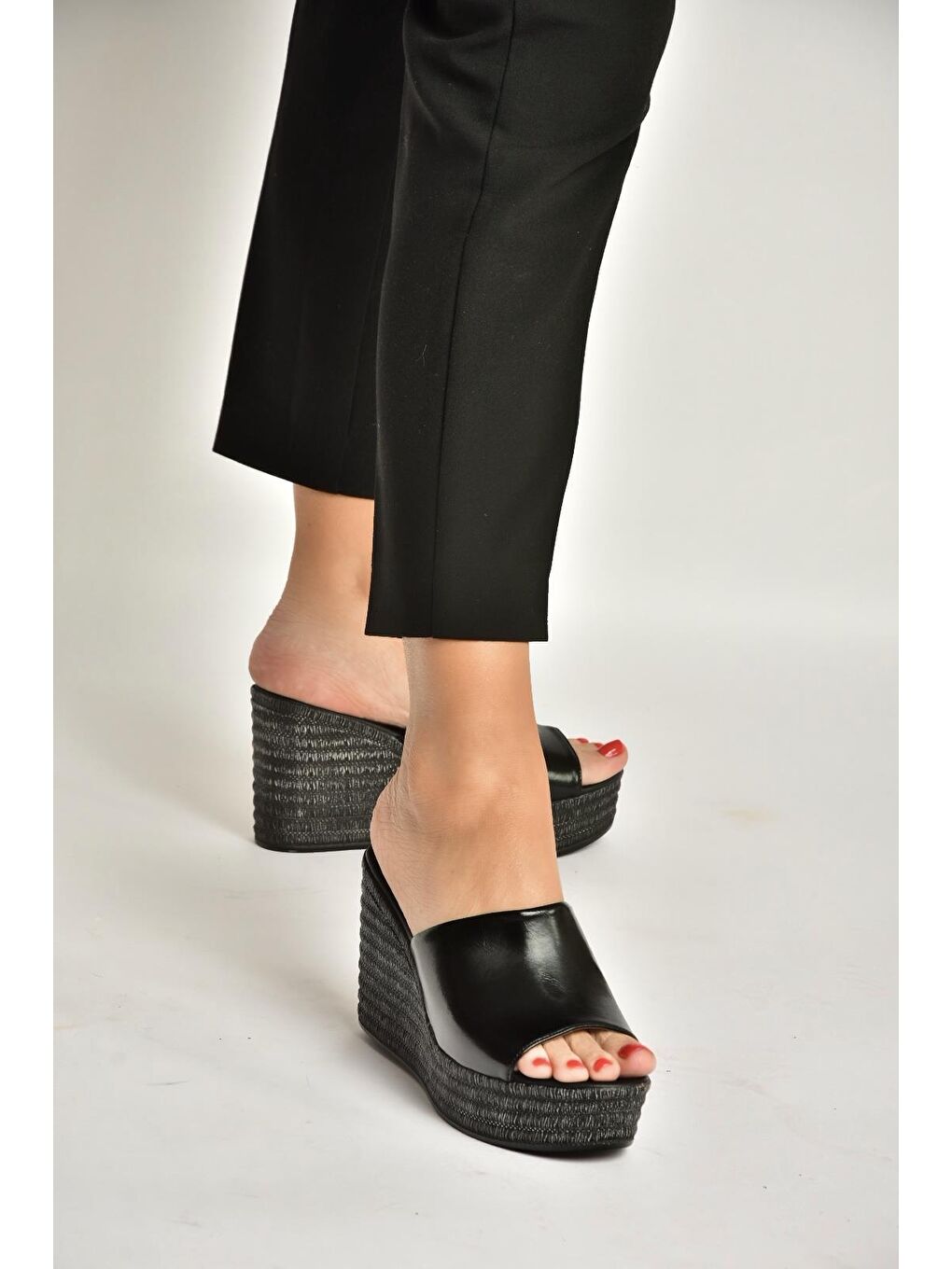 Siyah Kadın Terlik Y996559960-2