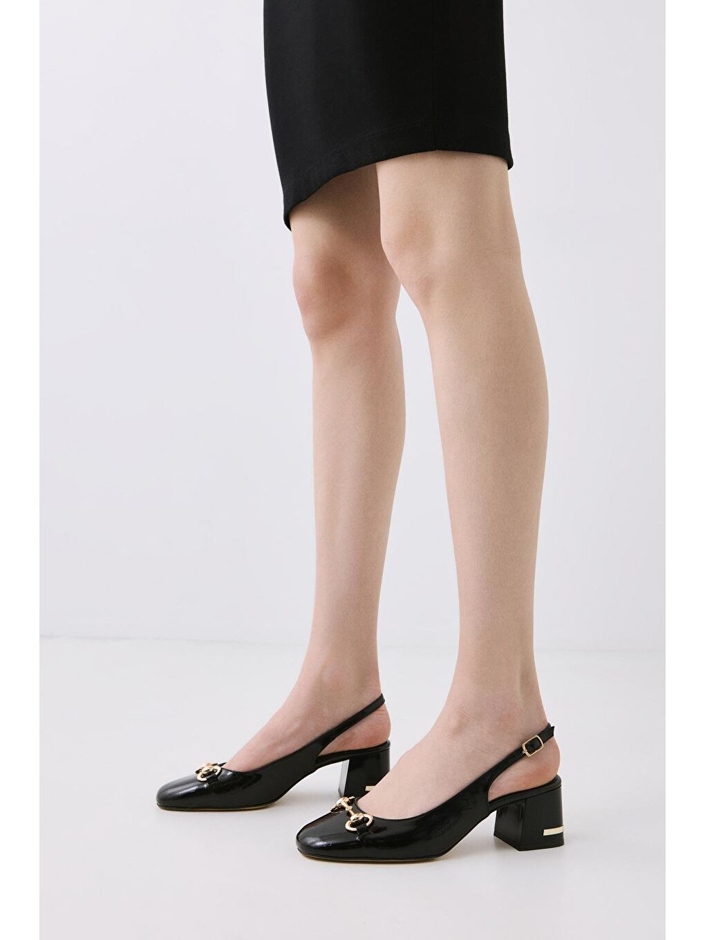 Kadın Rugan Siyah Tokalı Arkası Açık Topuklu Ayakkabı