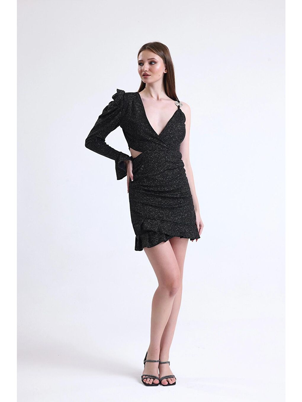 Siyah Tek Kollu Yanı Pencereli Eteği Fırfırlı Simli Kısa Abiye Elbise-1