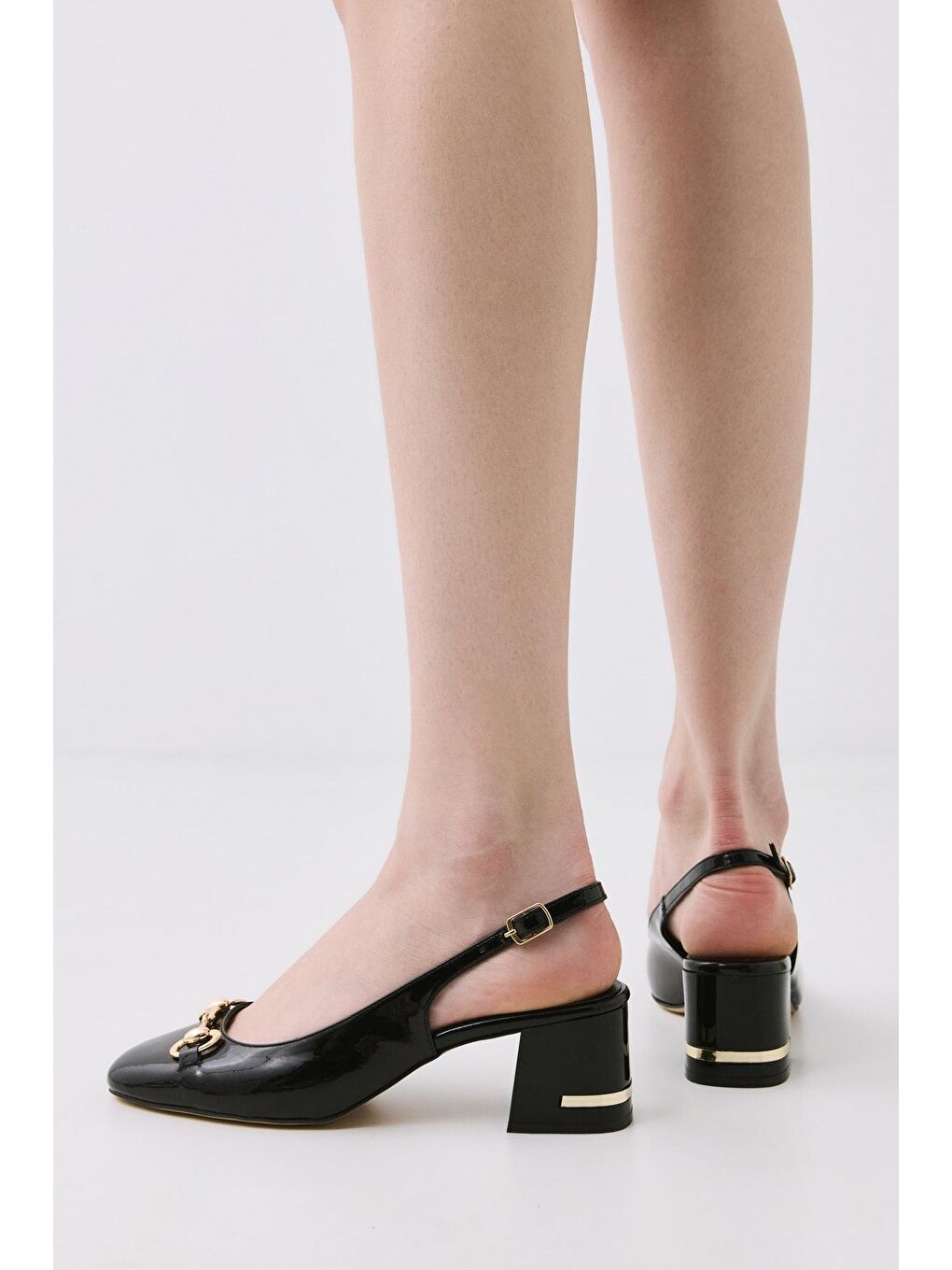 Kadın Rugan Siyah Tokalı Arkası Açık Topuklu Ayakkabı-2