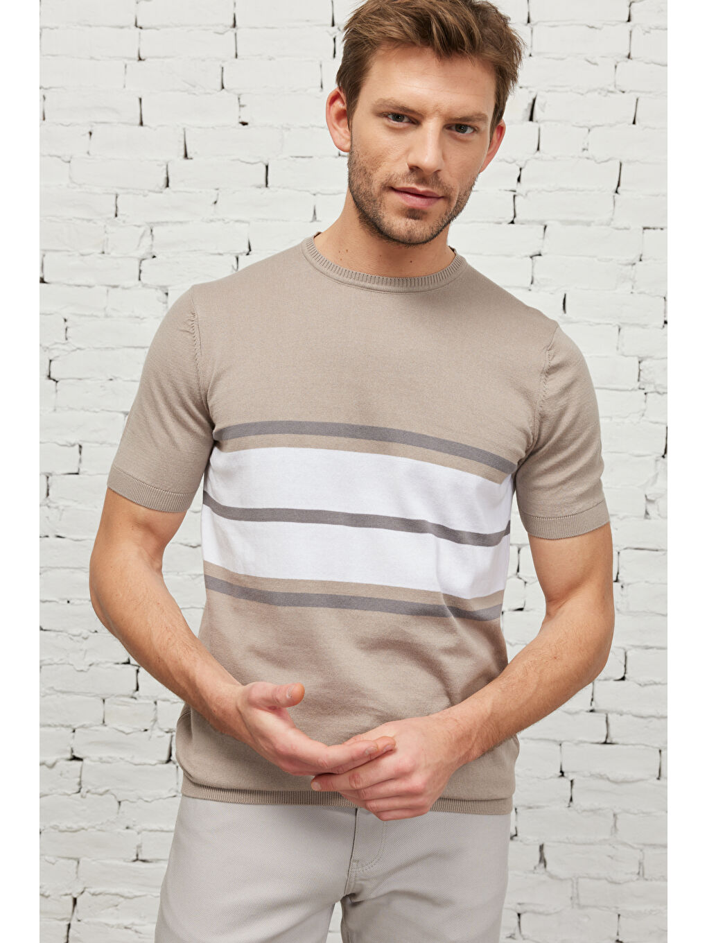 Bej Erkek Normal Kesim Bisiklet Yaka %100 Pamuk Kısa Kollu Çizgili Triko Tişört
