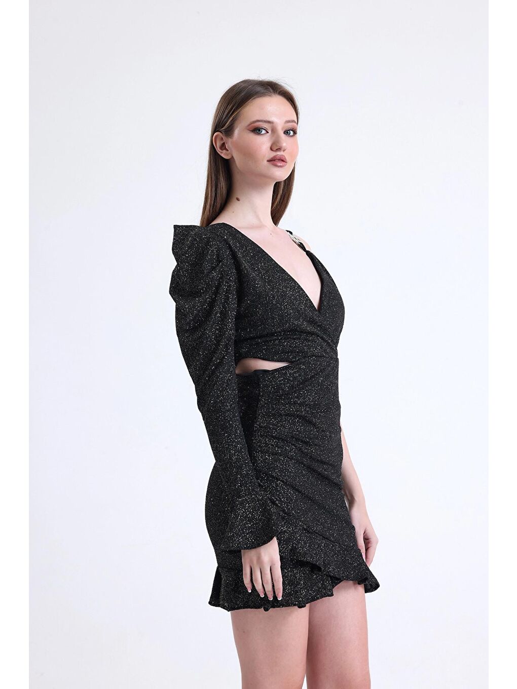 Siyah Tek Kollu Yanı Pencereli Eteği Fırfırlı Simli Kısa Abiye Elbise-3