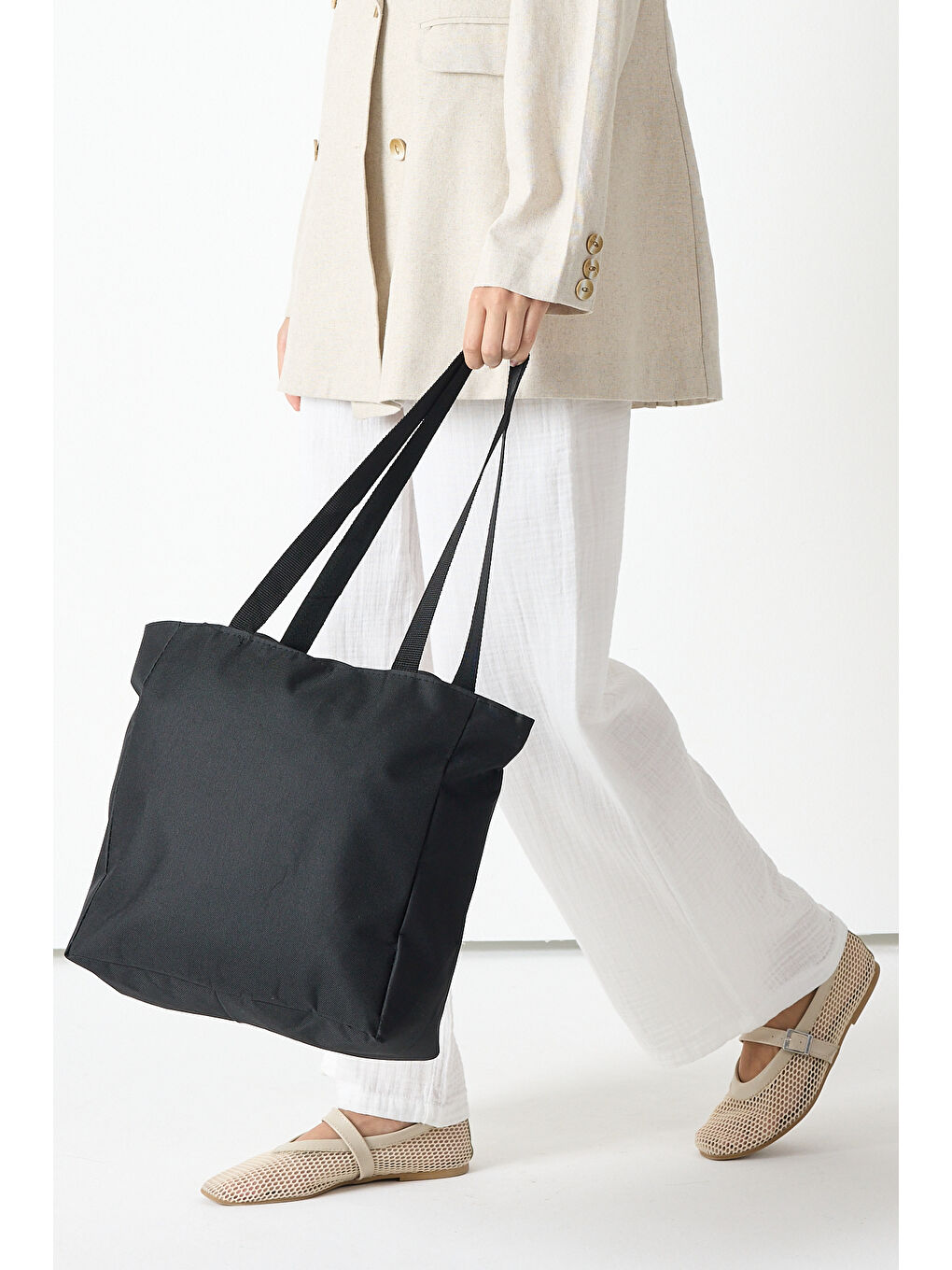 Kadın Siyah Önü Fermuarlı Büyük Boy Kumaş Omuz Çantası-1