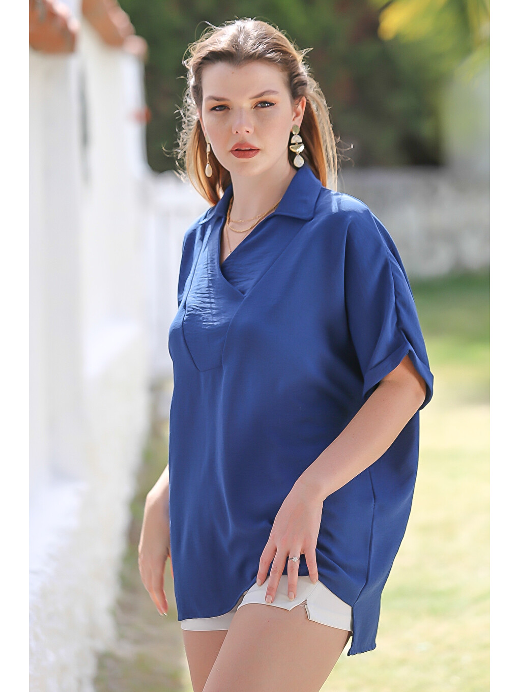 Koyu Mavi Gömlek Yaka Kısa Kol Arkası Uzun Dokuma Casual Bluz-2