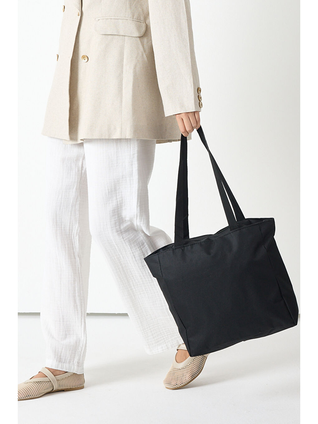 Kadın Siyah Önü Fermuarlı Büyük Boy Kumaş Omuz Çantası-3