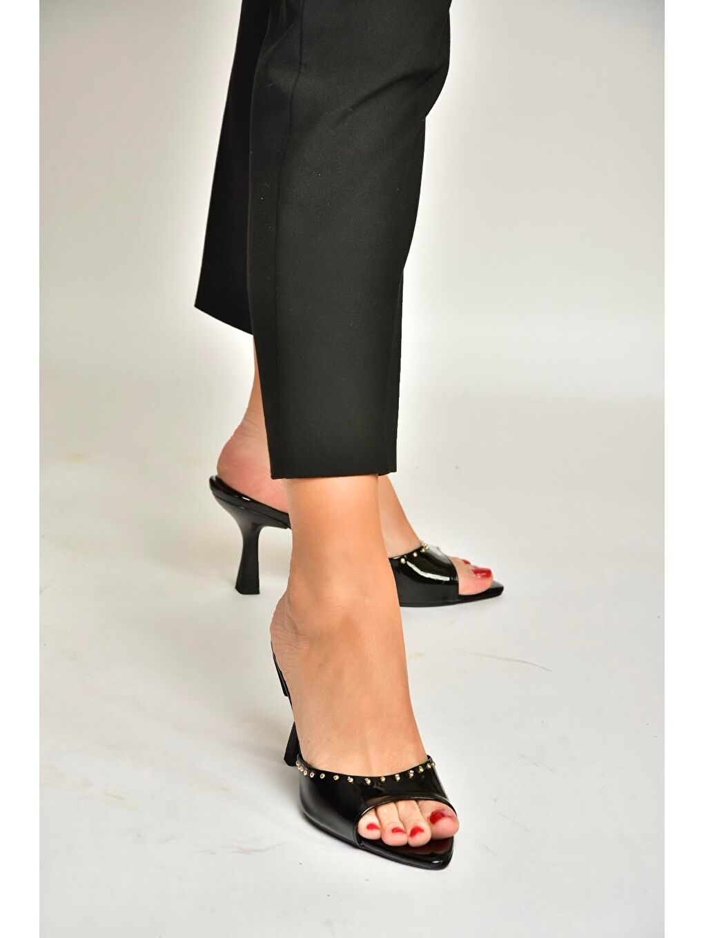 Siyah Kadın Terlik Y518191208-1