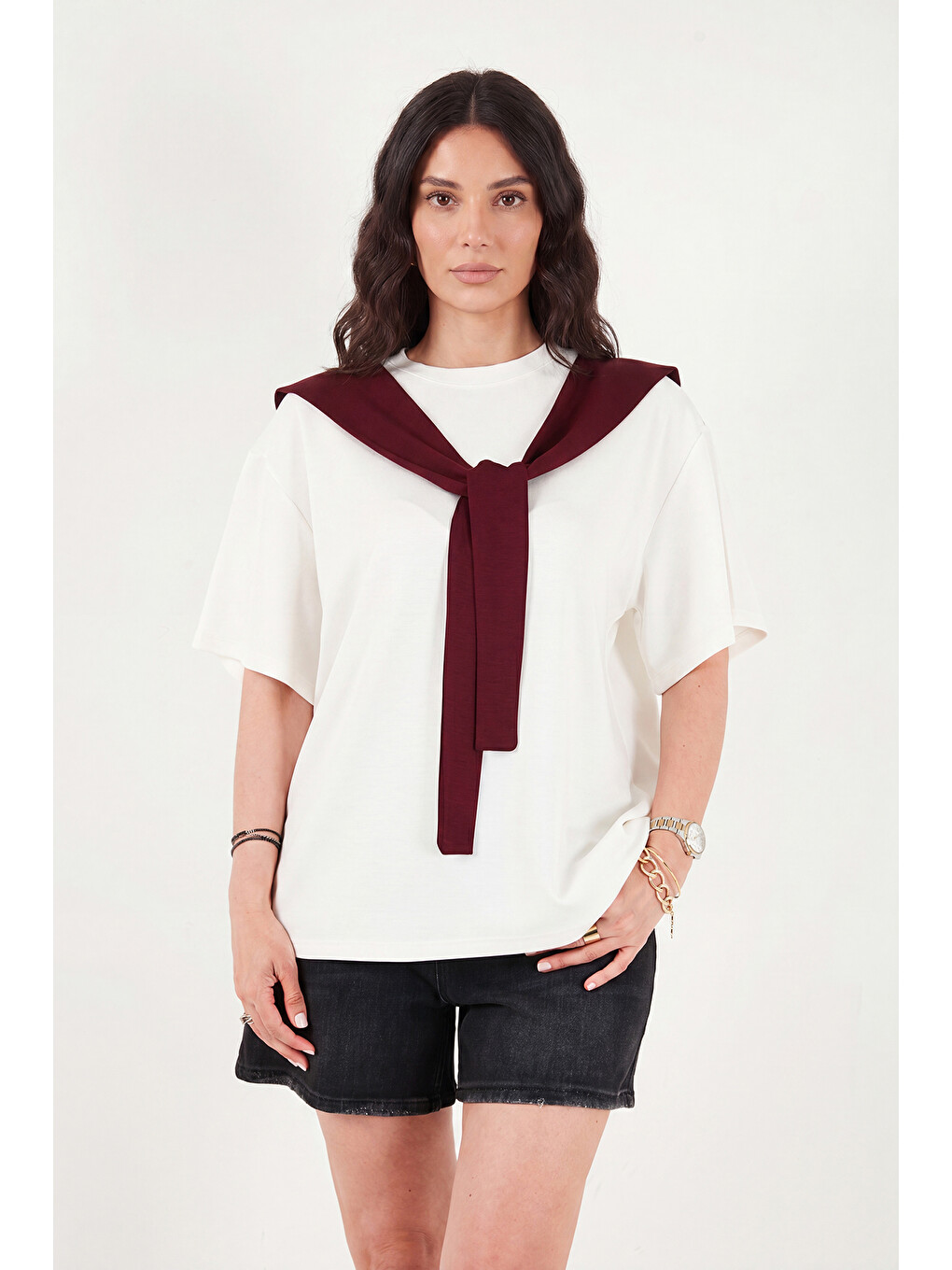 Ekru Rahat Kalıp Bisiklet Yaka Omuz Şal Detaylı T Shirt 5867044-3