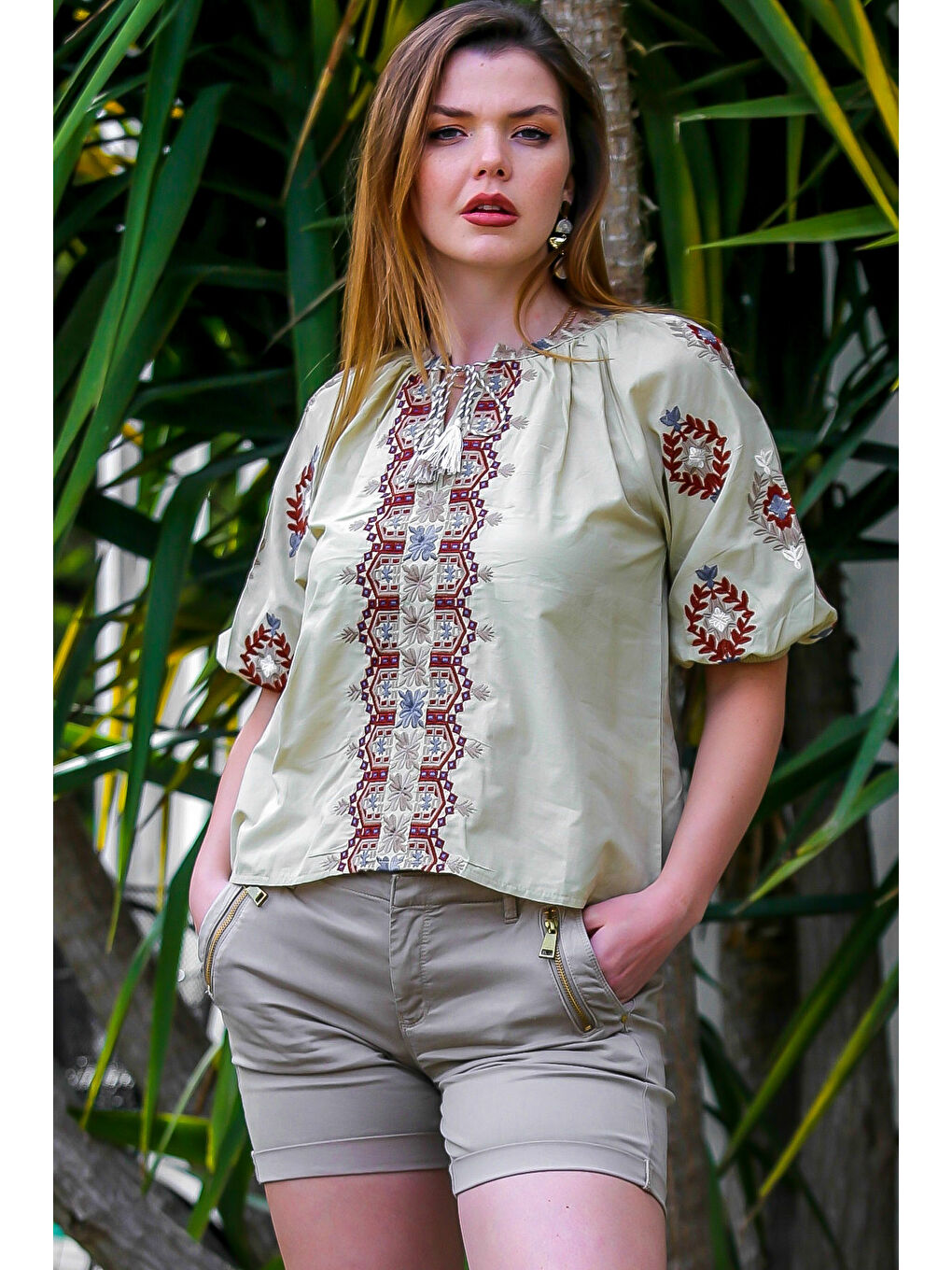 Bej Hakim Yaka Balon Kol Bağlamalı Yaka Ve Kol Nakışlı Dokuma Casual Bluz