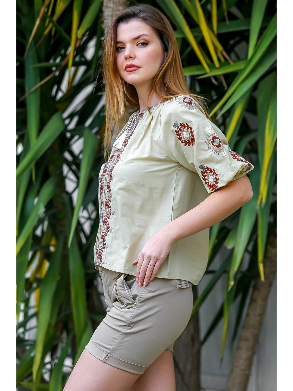 Bej Hakim Yaka Balon Kol Bağlamalı Yaka Ve Kol Nakışlı Dokuma Casual Bluz-3