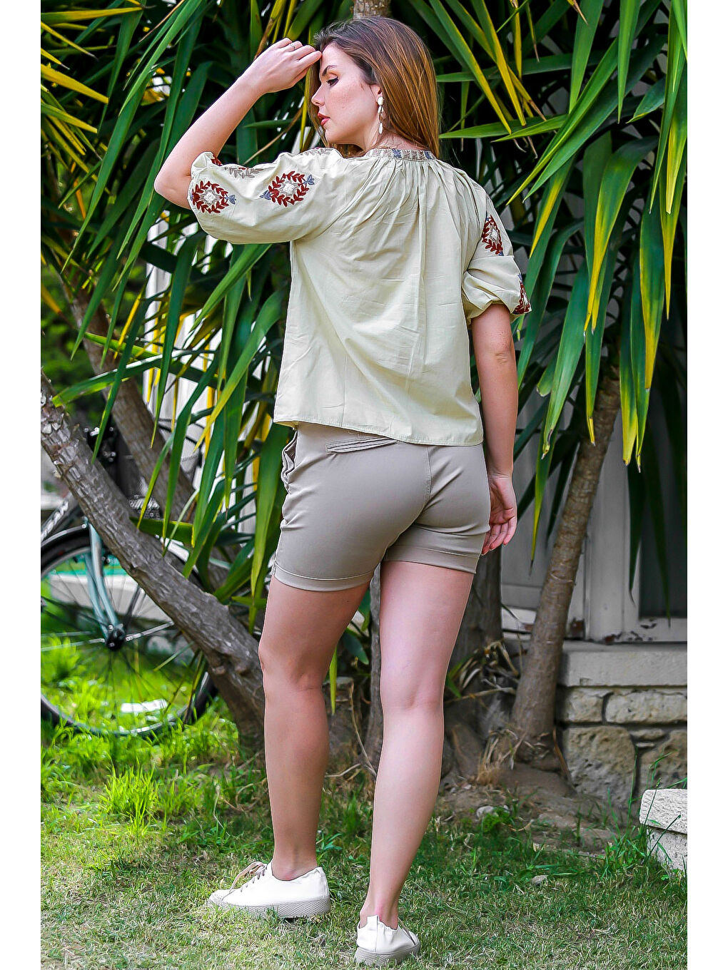 Bej Hakim Yaka Balon Kol Bağlamalı Yaka Ve Kol Nakışlı Dokuma Casual Bluz-7