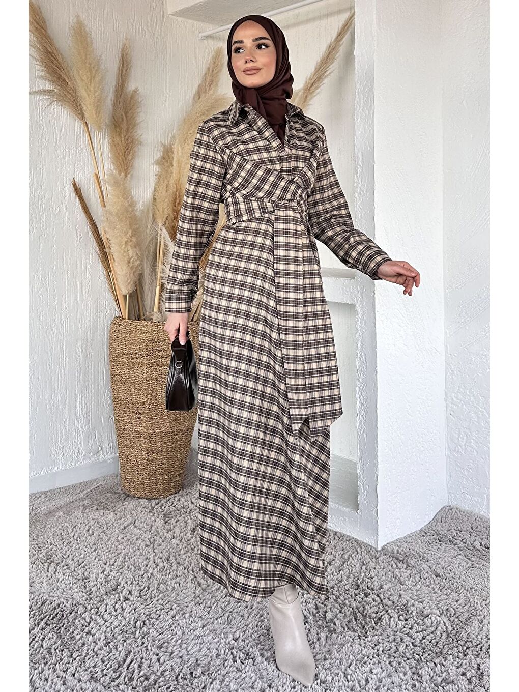 Bej Gülseli Ekose Desenli Bel Bağlamalı Tesettür Elbise-1