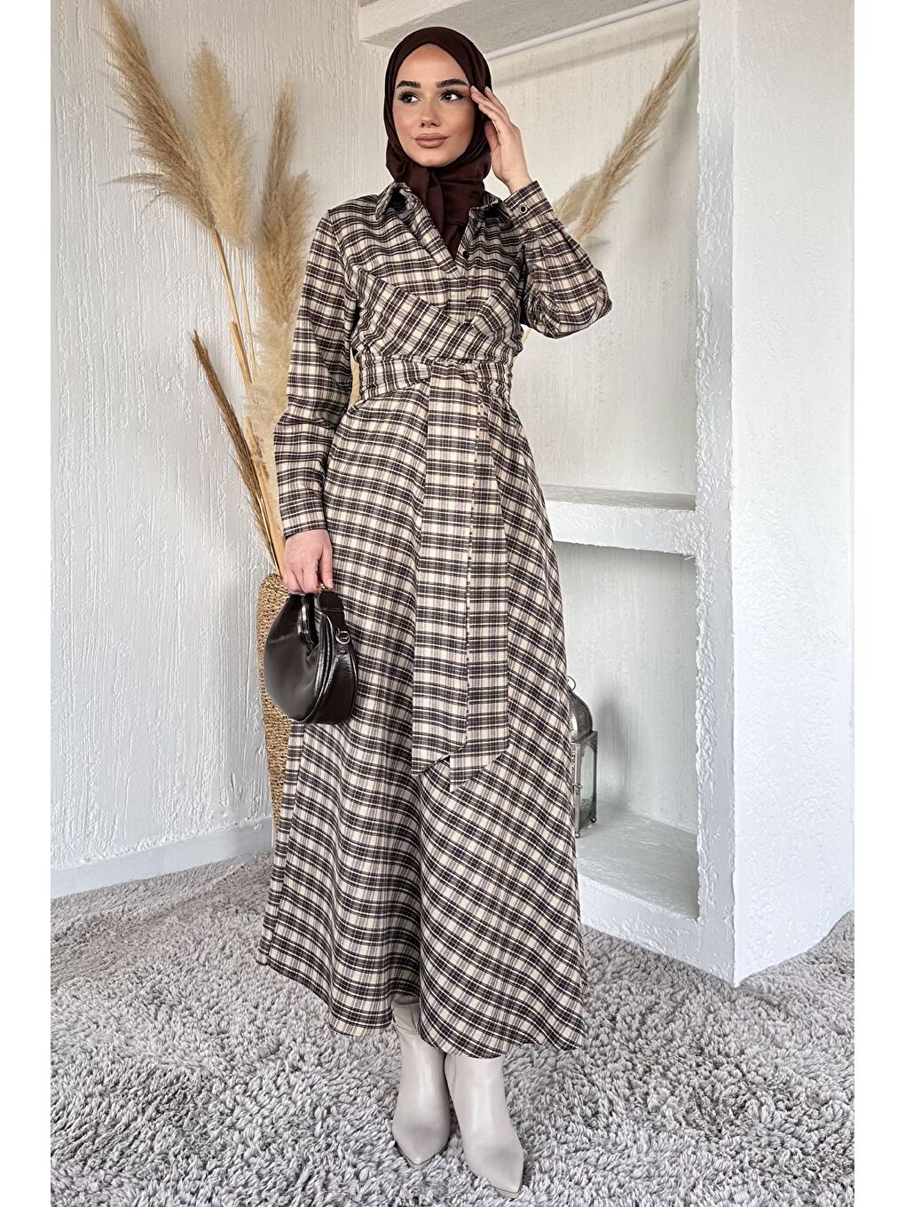 Bej Gülseli Ekose Desenli Bel Bağlamalı Tesettür Elbise-2