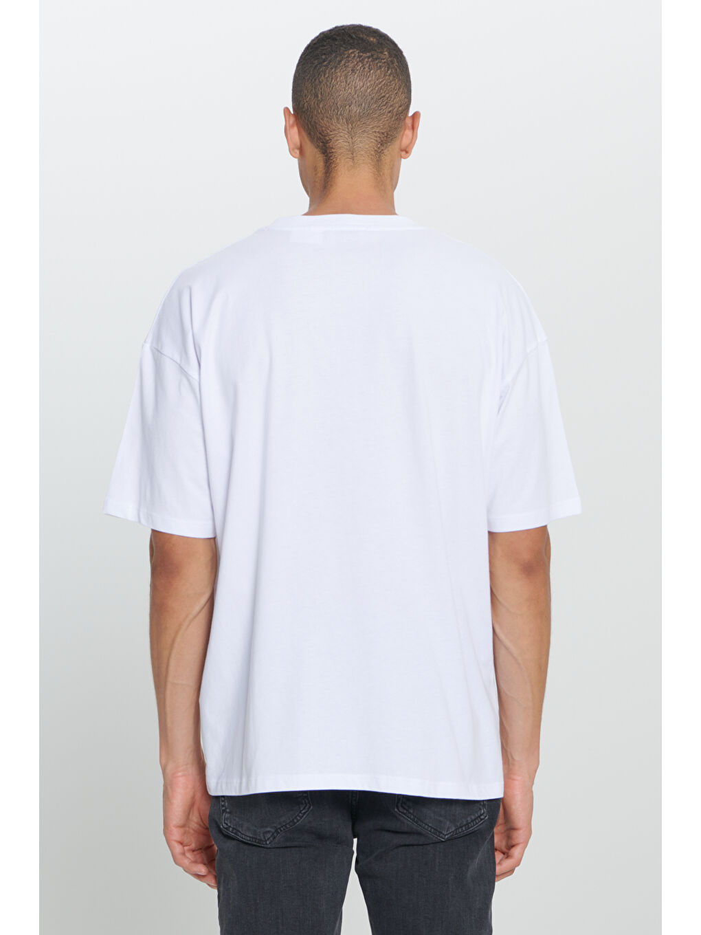 Erkek Beyaz Real Madrid Lisanslı Oversize Fit Bol Kesim %100 Pamuk Bisiklet Yaka Tişört-5