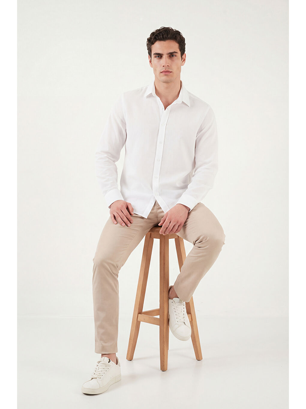 Beyaz Pamuk ve Keten Karışımlı Regular Fit Klasik Yaka Uzun Kollu Gömlek CF26S1210134-5