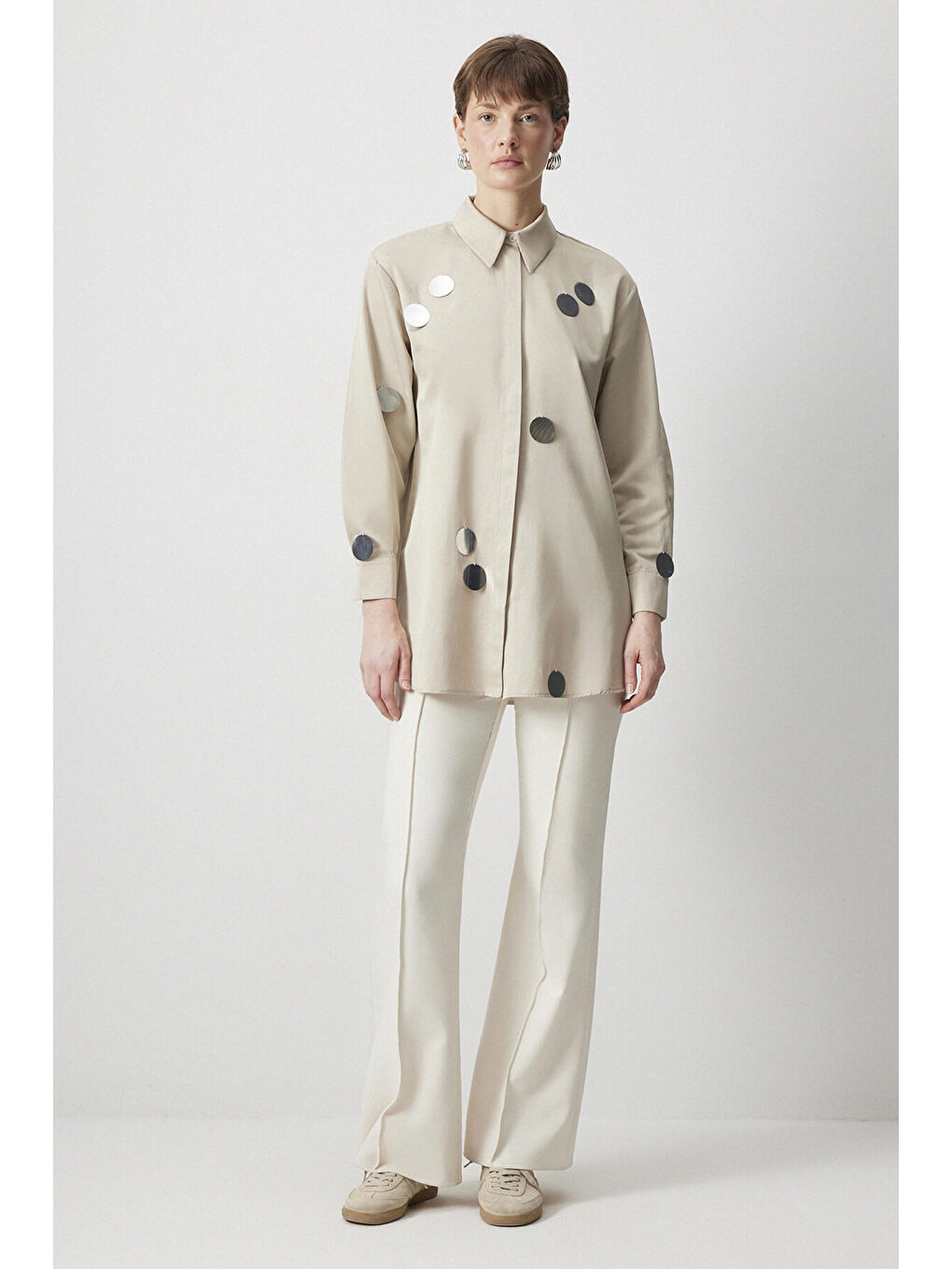 Bej Pul Detaylı Relax Fıt Gömlek-1