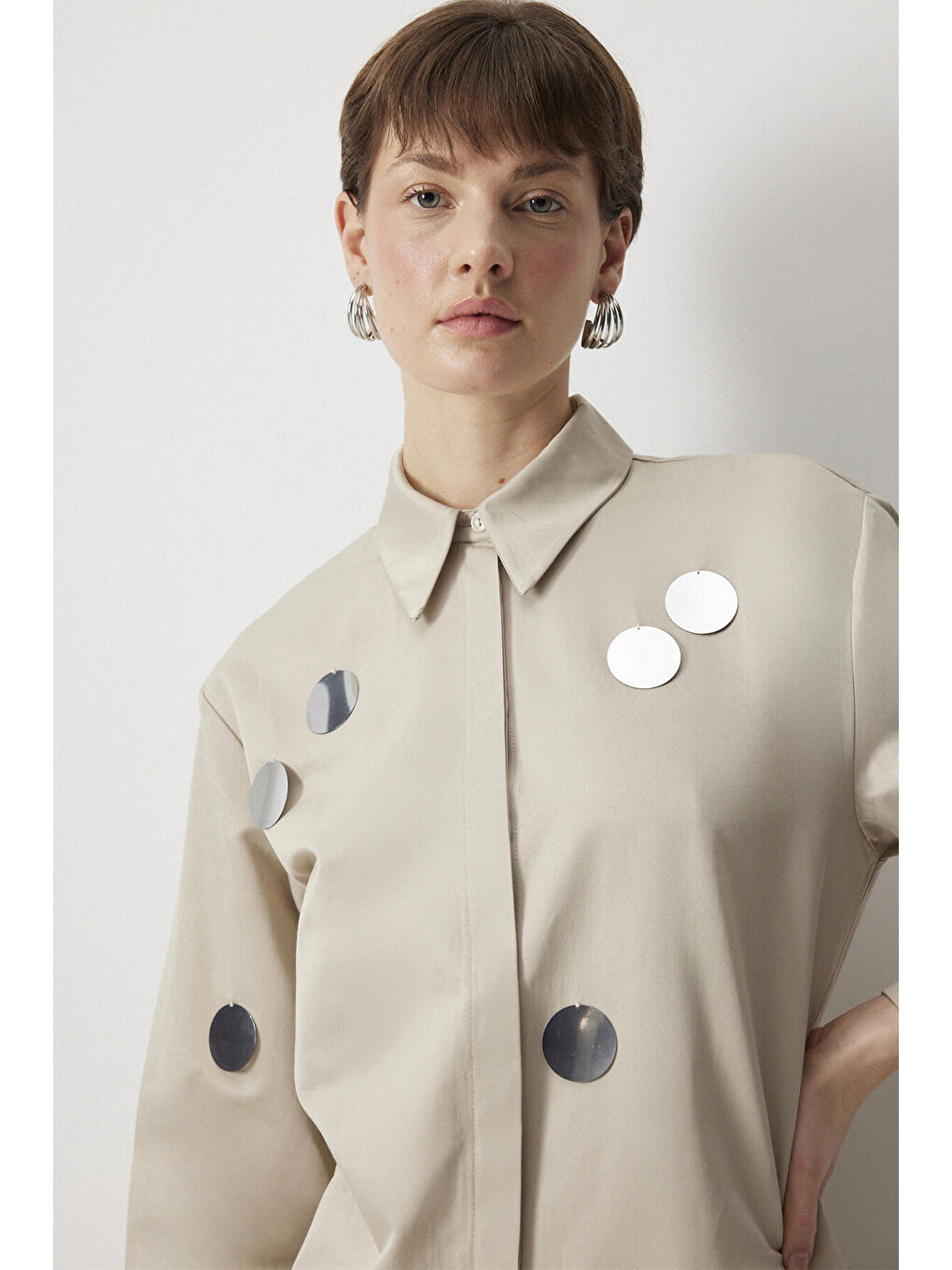 Bej Pul Detaylı Relax Fıt Gömlek-3