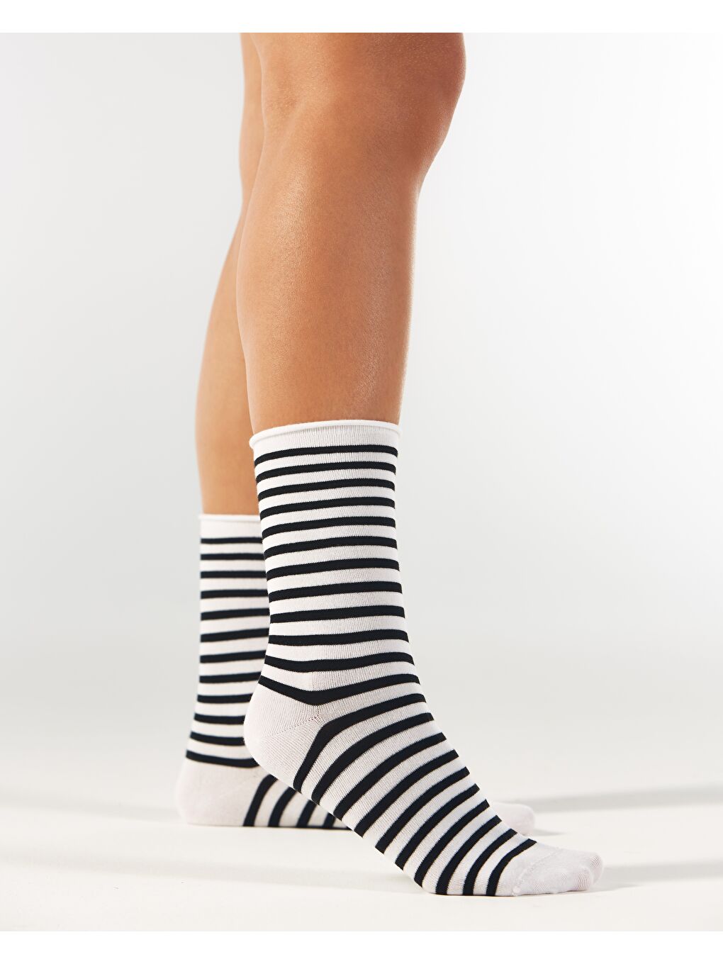Beyaz Siyah Çizgili Modal Lastiksiz Dikişsiz Kadın Soket Çorap 36-41-2