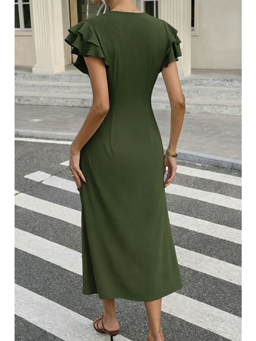 Yeşil Kadın Kısa Kollu V Yakalı önden Düğmeli Bürümcük Midi Elbise-1