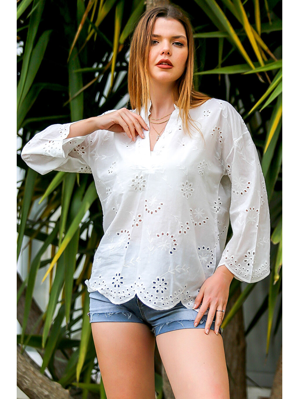 Beyaz Hakim Yaka Uzun Kol Fistolu Dokuma Casual Bluz