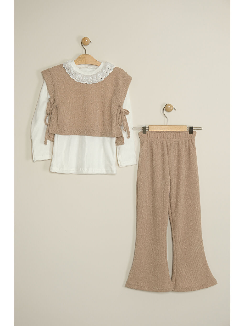 Kahverengi Kız Çocuk Bluzlu Süveterli Pantolonlu Üçlü Takım TKM.7070
