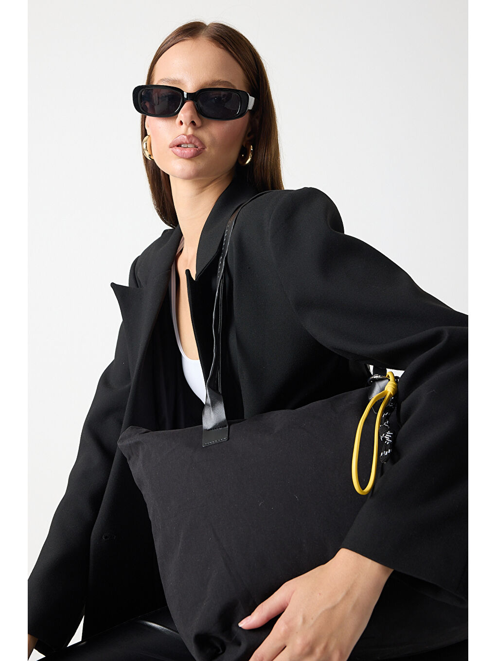 Kadın Siyah Fermuarlı Kumaş Saplı Omuz Çantası-1