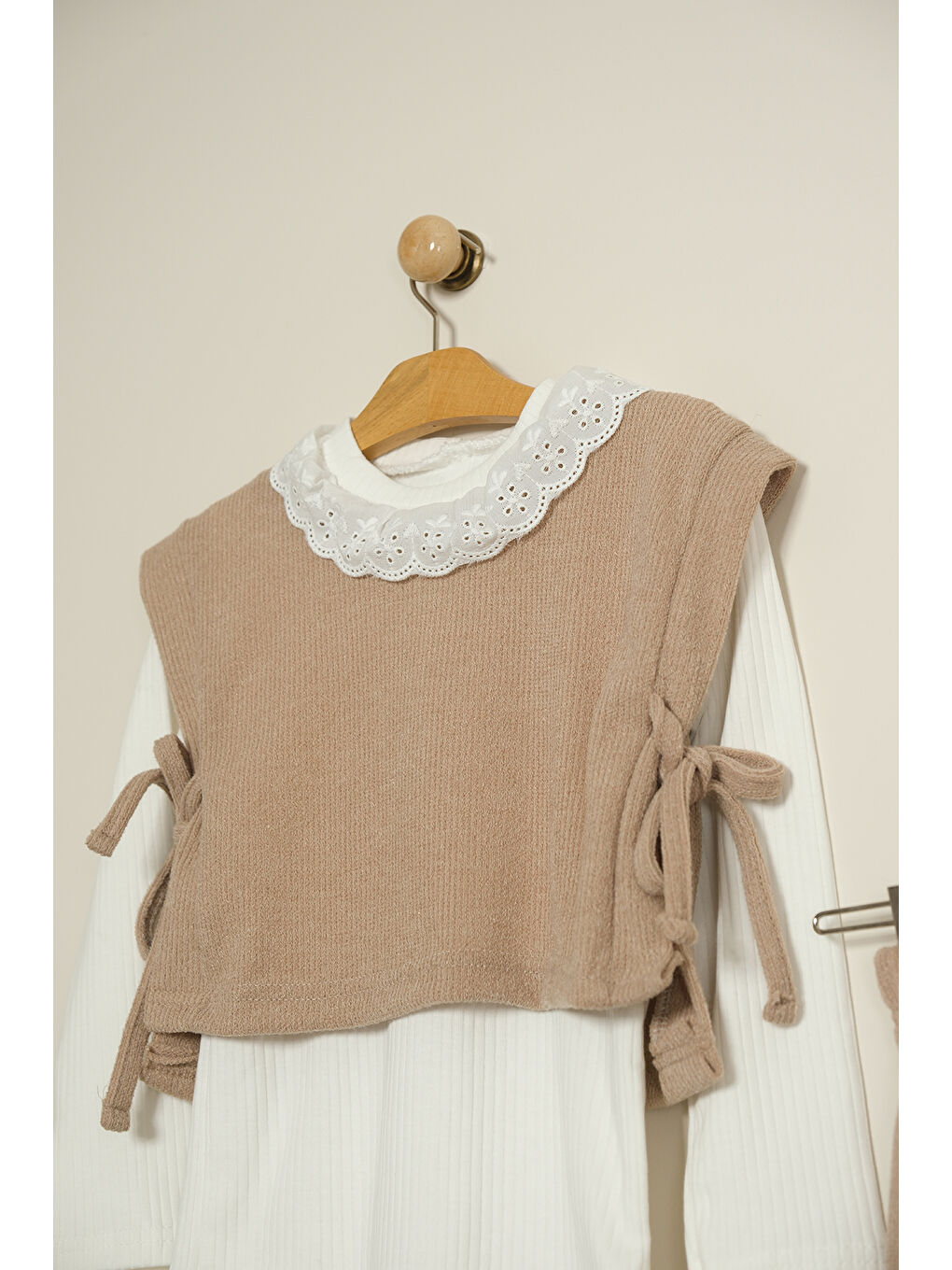 Kahverengi Kız Çocuk Bluzlu Süveterli Pantolonlu Üçlü Takım TKM.7070-4