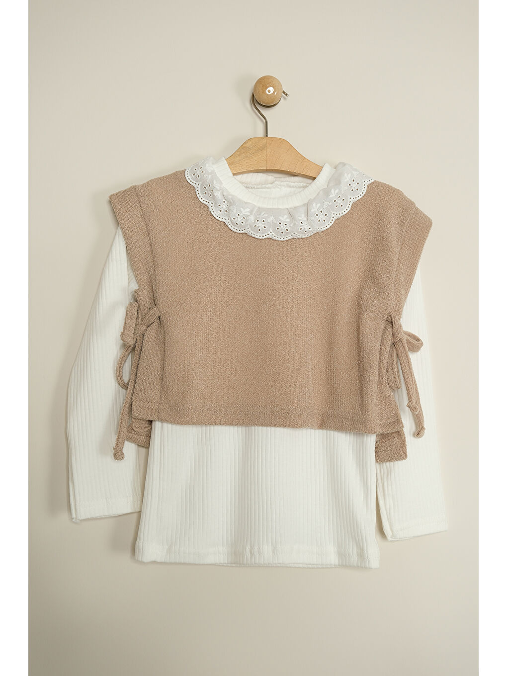 Kahverengi Kız Çocuk Bluzlu Süveterli Pantolonlu Üçlü Takım TKM.7070-7