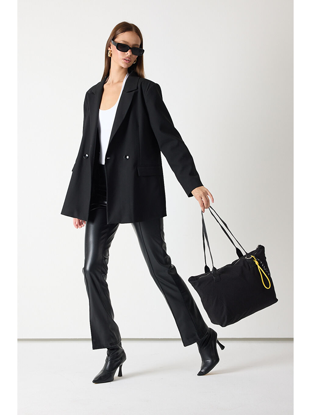 Kadın Siyah Fermuarlı Kumaş Saplı Omuz Çantası-2