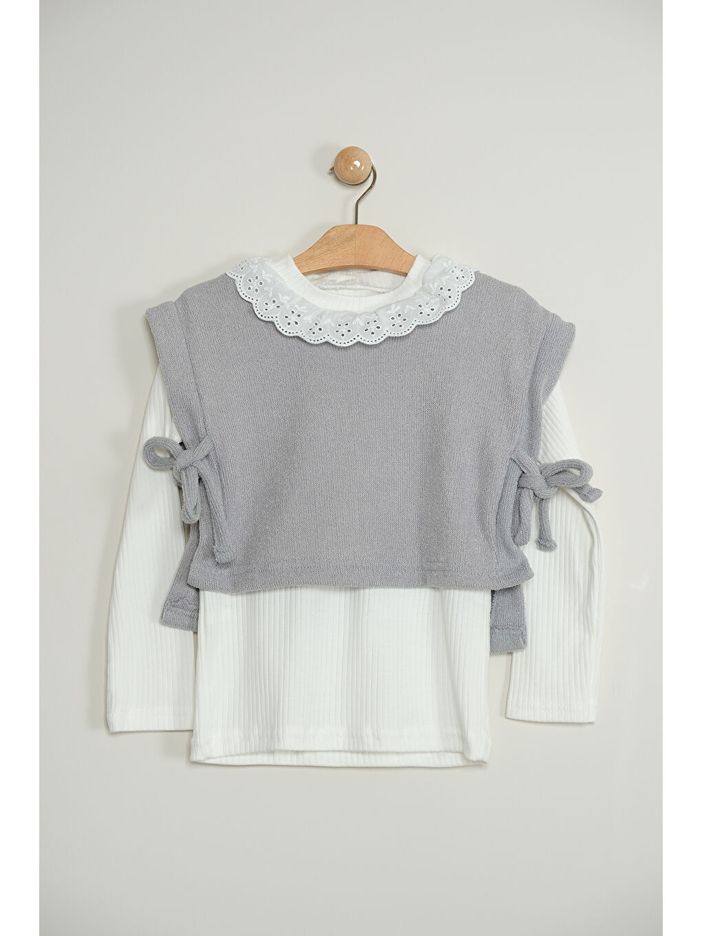 Gri Kız Çocuk Bluzlu Süveterli Pantolonlu Üçlü Takım TKM.7070-2