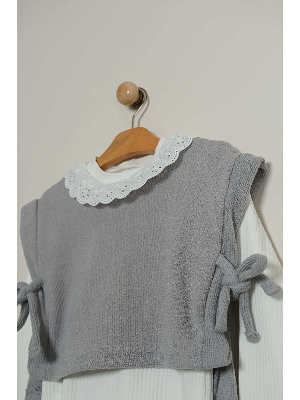 Gri Kız Çocuk Bluzlu Süveterli Pantolonlu Üçlü Takım TKM.7070-5