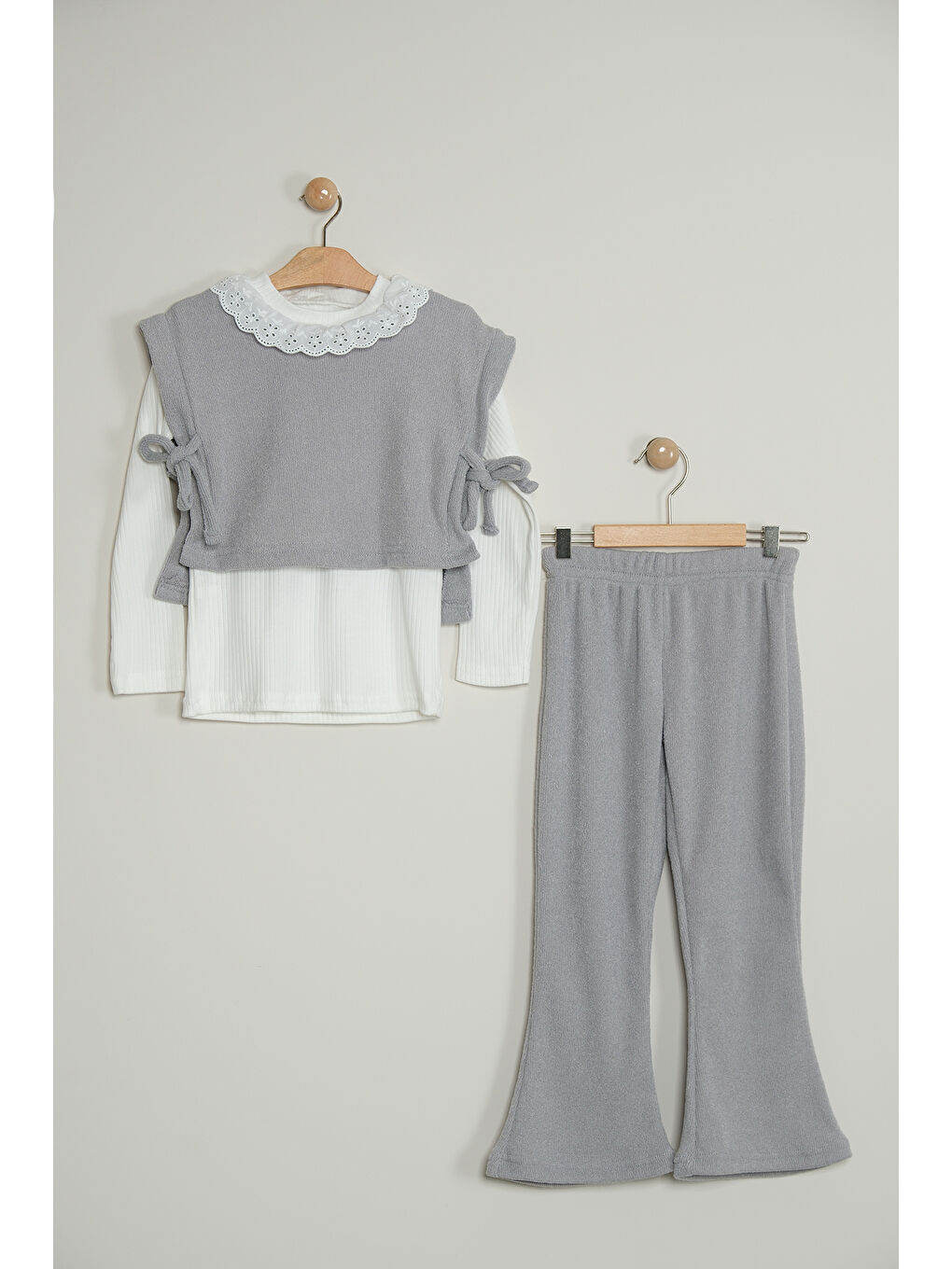 Gri Kız Çocuk Bluzlu Süveterli Pantolonlu Üçlü Takım TKM.7070-8