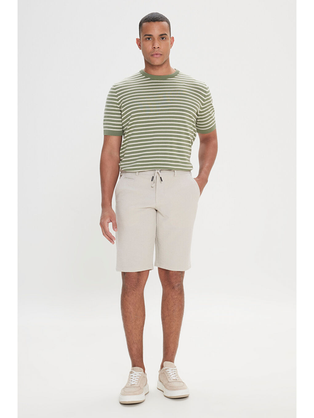Erkek Bej Slim Fit Dar Kesim Yan Cepli Gofre Desenli Şort-1