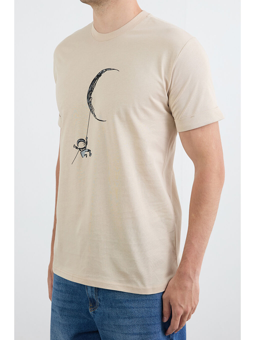 Bej Astronot Baskılı Bisiklet Yaka Tişört-4