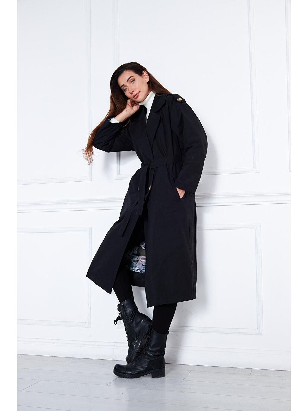 Siyah Kadın Garnilli Karikatür Baskılı Trençkot-3