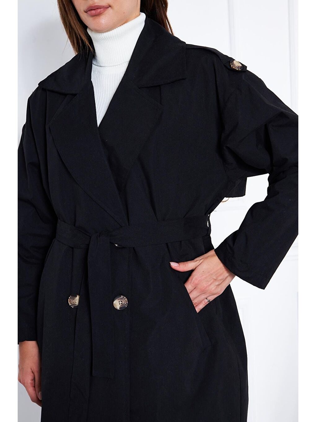 Siyah Kadın Garnilli Karikatür Baskılı Trençkot-4