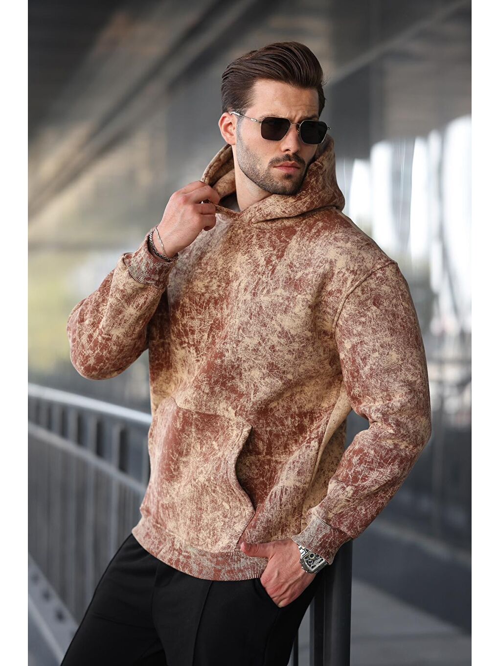 Kahverengi Desenli Kapüşonlu Erkek Sweatshirt E7167