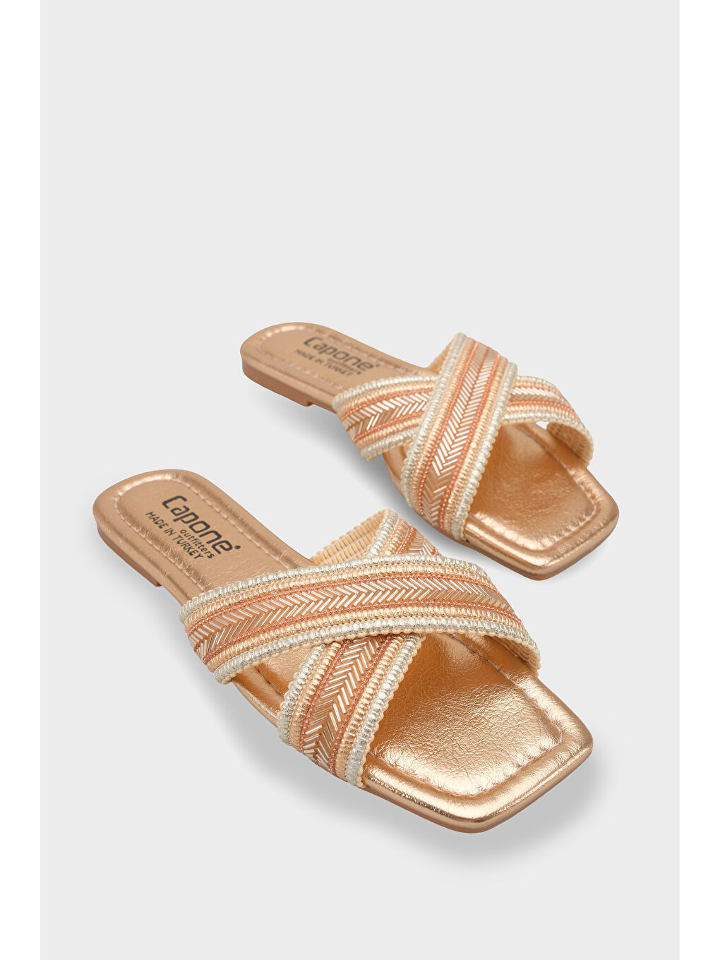 Pembe Ketty Düz Topuklu Parlak Küt Burunlu Çapraz Bantlı Kadın Terlik-1