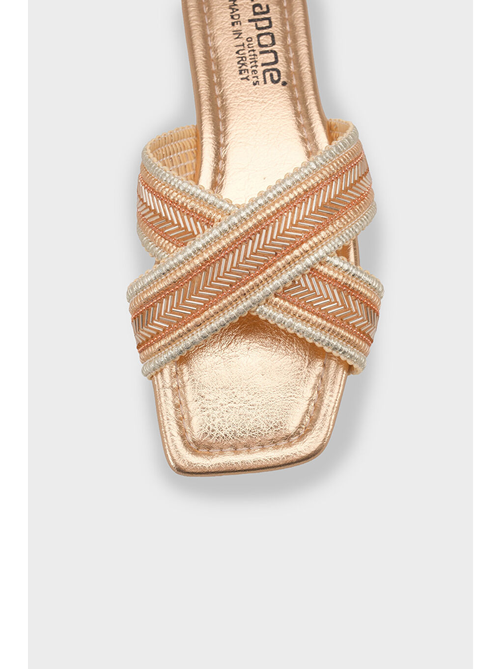 Pembe Ketty Düz Topuklu Parlak Küt Burunlu Çapraz Bantlı Kadın Terlik-2