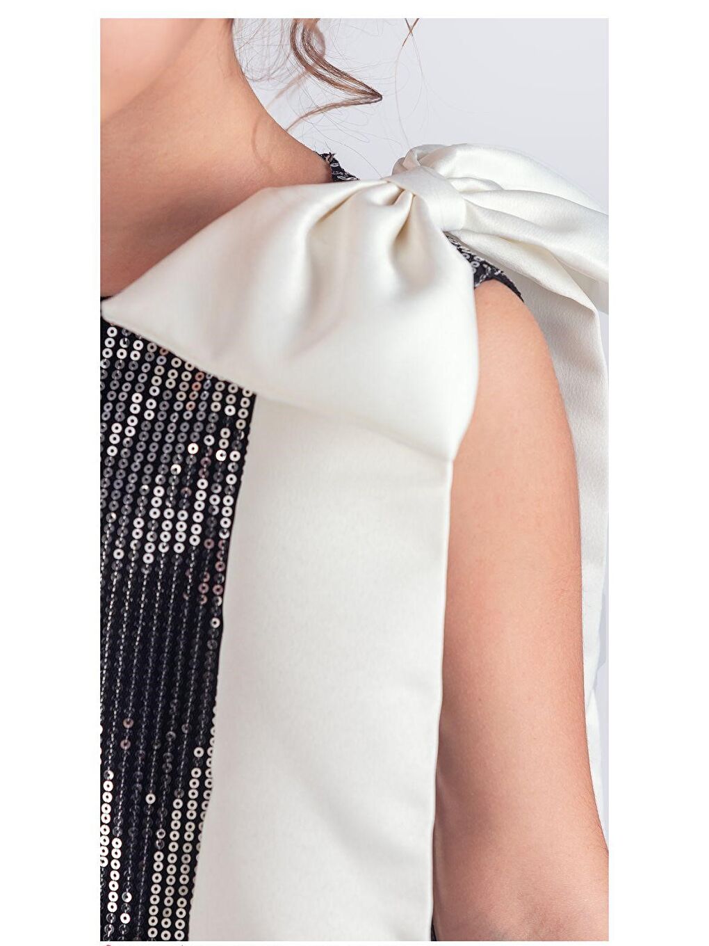 Siyah Yaka Fiyonk Pul Payet Kumaşlı Kız Çocuk Abiye Elbise M00702-9