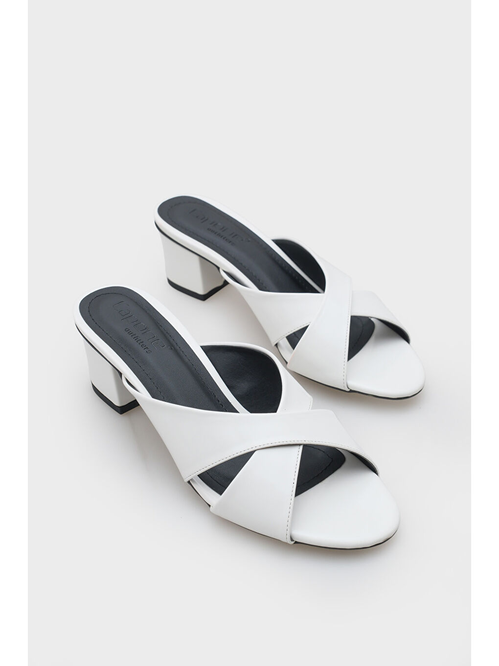 Beyaz Taya Orta Topuklu Çapraz Bantlı Kadın Terlik-2