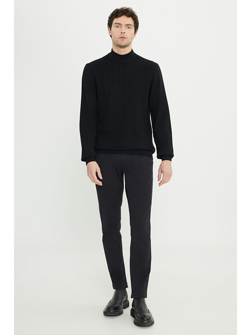 Erkek Siyah Standart Fit Normal Kesim Yarım Balıkçı Yaka Jakarlı Yün Triko Kazak-1