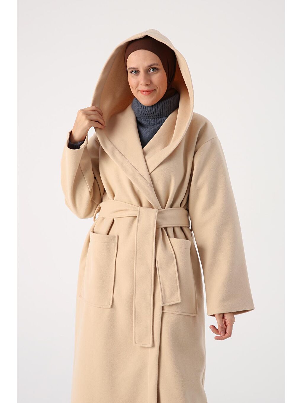 Açık Bej Kapüşonlu Kemerli Kaşe Kaban