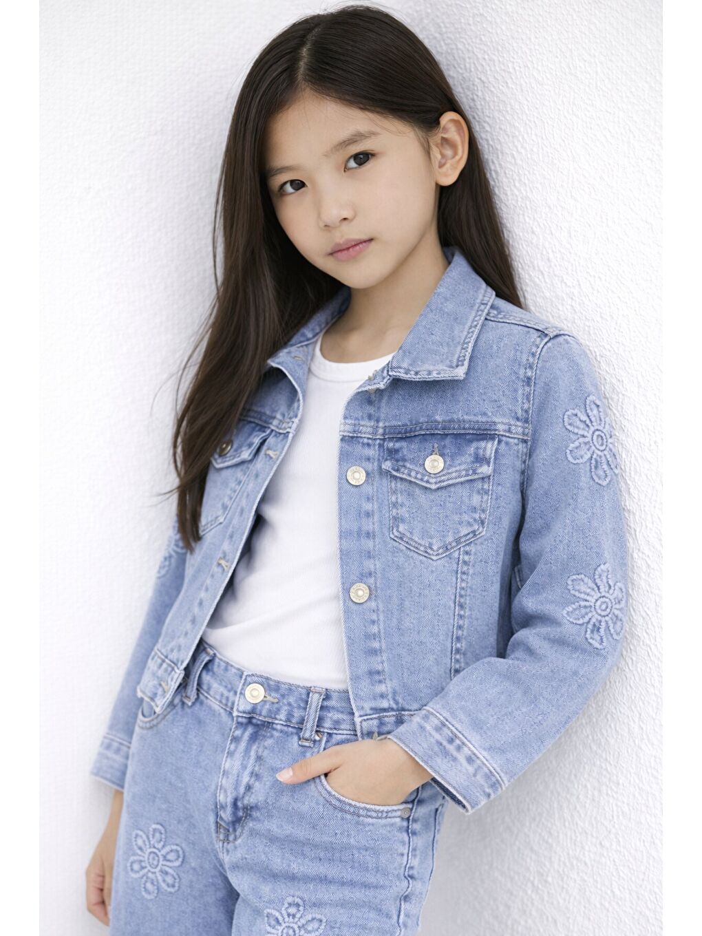 Mavi Çiçek Nakışlı Jean Ceket ve Pantolonlu Kız Çocuk 2li Takım 23737-2