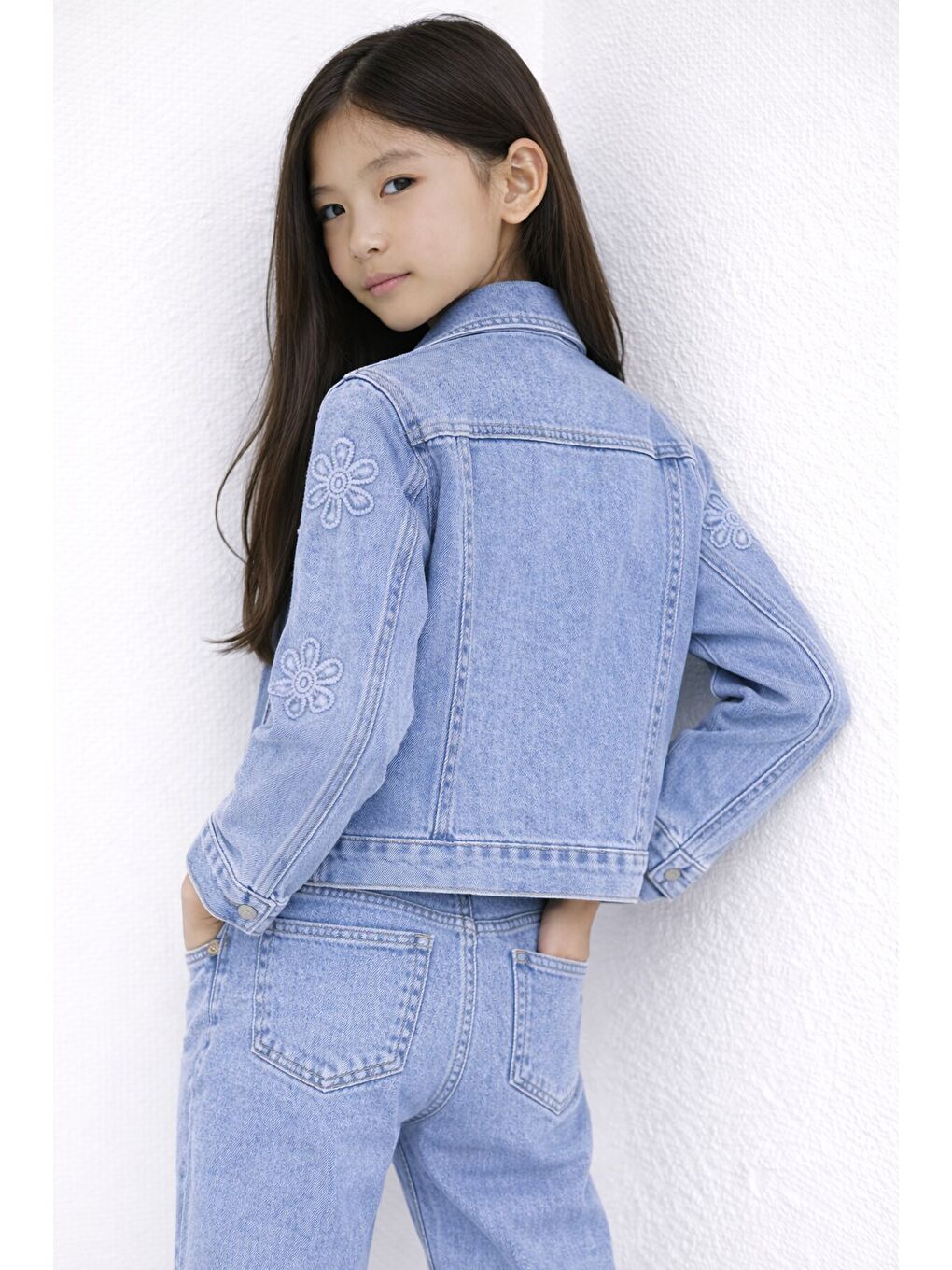 Mavi Çiçek Nakışlı Jean Ceket ve Pantolonlu Kız Çocuk 2li Takım 23737-4