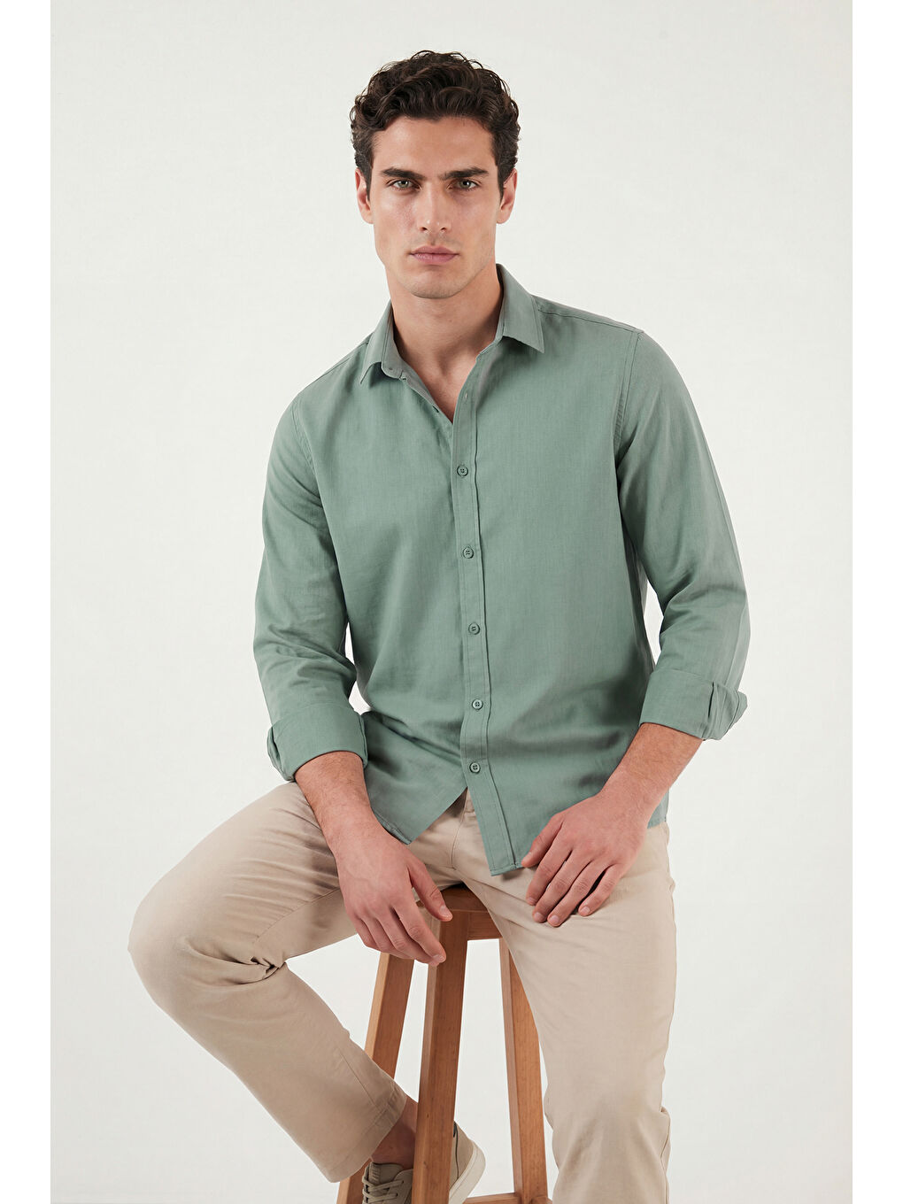 Haki Pamuk ve Keten Karışımlı Regular Fit Klasik Yaka Uzun Kollu Gömlek CF26S1210134-4