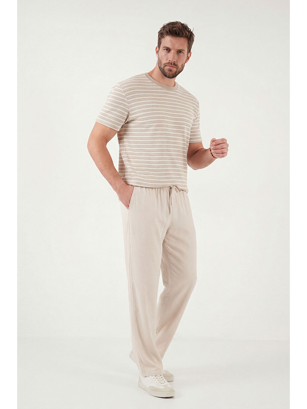 Bej Regular Fit Normal Bel Düz Paça Pantolon 6689255-1