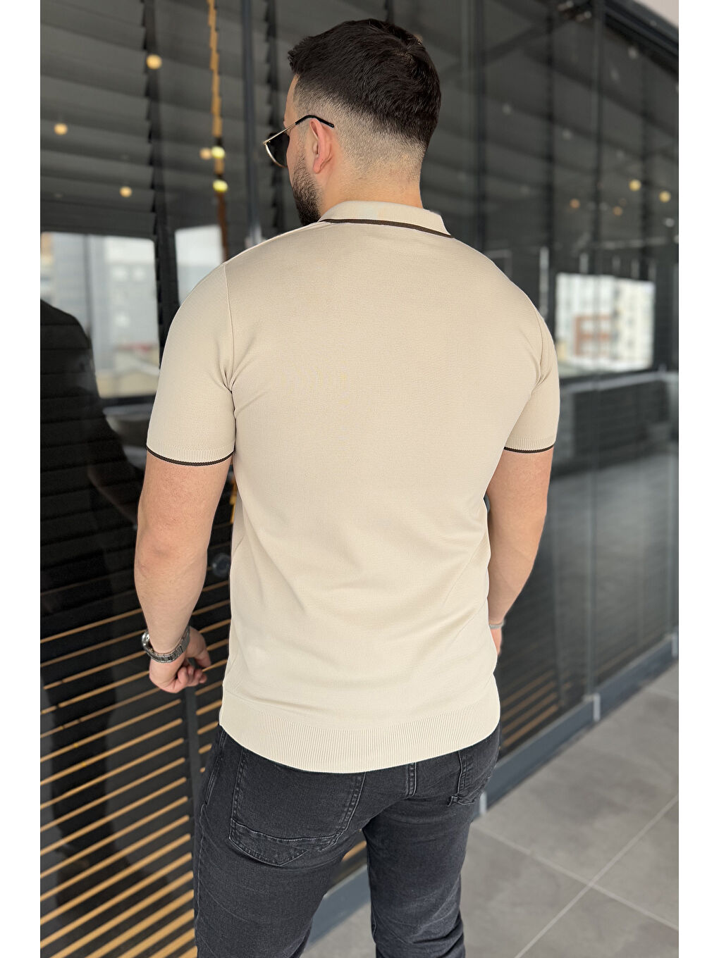 Bej Erkek Yaka Çizgi Detaylı Polo Yaka Triko Tişört-3